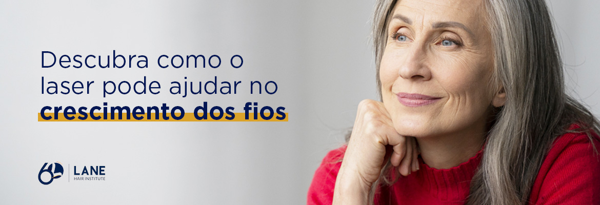 como o laser pode ajudar no crescimento dos fios mulher branca cabelos grisalhos e roupa vermelha